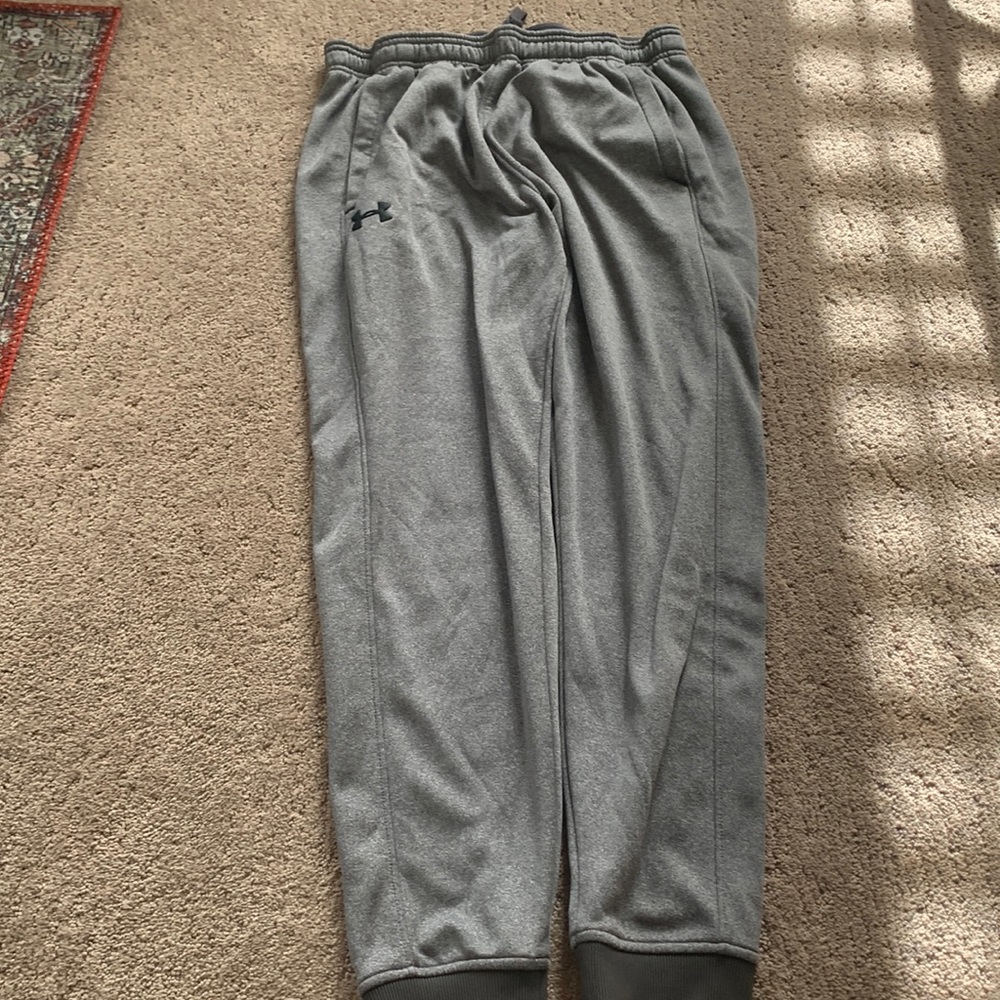 Under Armour Loose men jogger sweatpants size Large